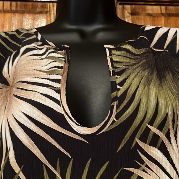 NWOT Silk Tropical Crop Top - Picture 4 of 7